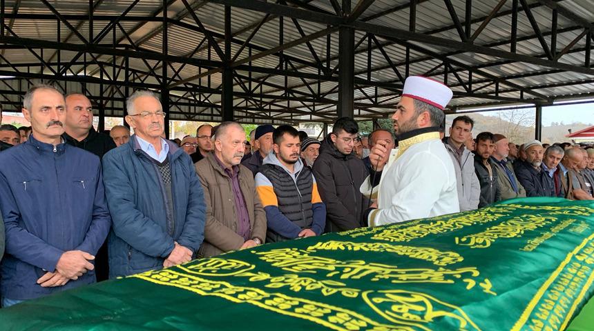 Kaybolduktan 10 gün sonra cesedi bulunan Sakız toprağa verildi