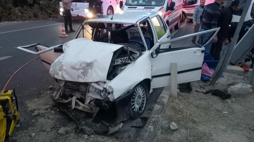 İki otomobil kafa kafaya çarpıştı: 5 kişi yaralandı