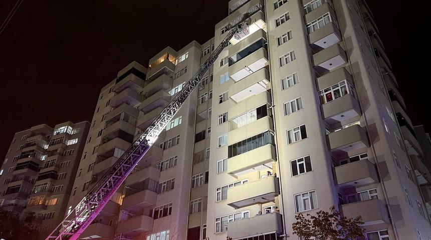 Kocaeli'de bir evde çıkan yangın hasara neden oldu