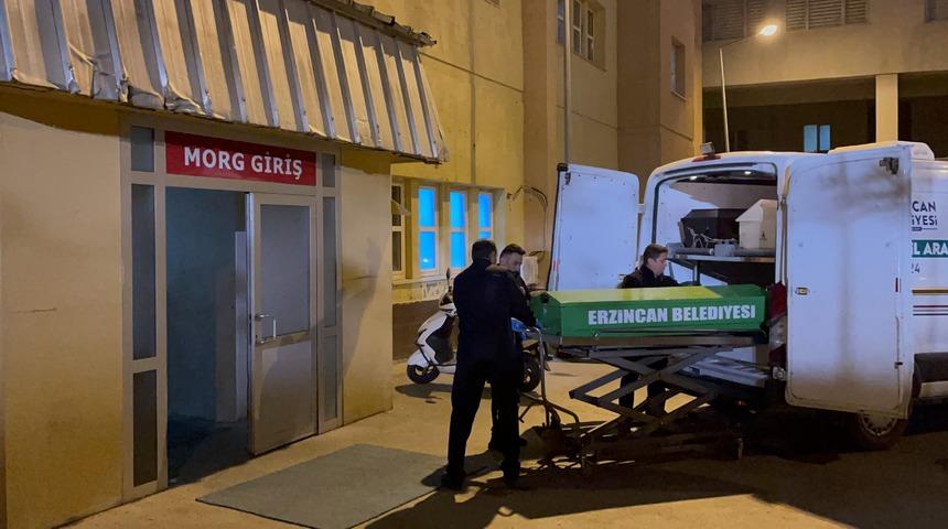 Erzincan'da boğazı kesilmiş bir kişi, evinin ahırında ölü bulundu