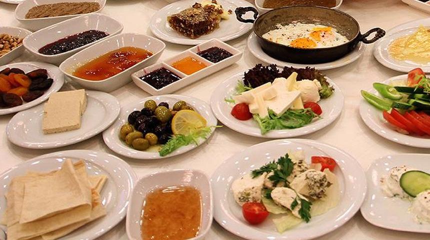 Kahvaltıların olmazsa olmazıydı, artık fiyatı dudak uçuklatıyor! Et fiyatlarını geçti
