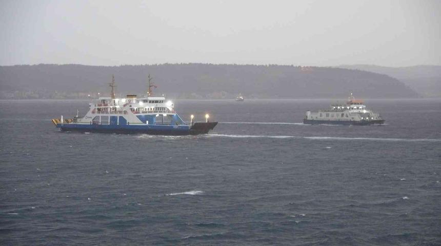 Bozcaada ve Gökçeada’ya tüm feribot seferleri iptal edildi