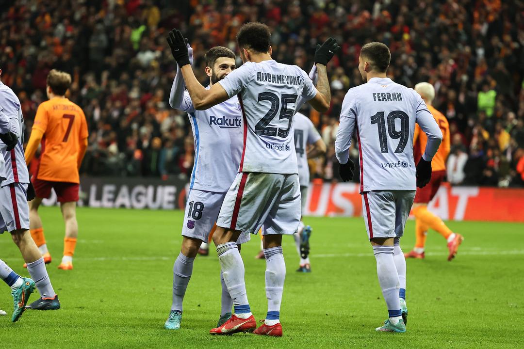 Son dakika: Barcelona'nın kaptanı, Galatasaray'ın hedefinde! Okan Buruk isterse harekete ge&ccedil;ilecek...