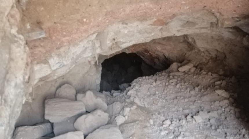 Antik kentte kazdıkları çukurun içinde yakalandılar