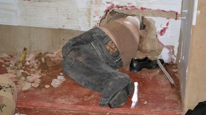 Çığlık çığlığa yardım istedi! Seslere koşan gardiyanlar karşılaştıkları manzarayla gülme krizine girdi