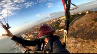 Yamaç paraşütü uçuşunda canlı yayın yaparken telefonunu düşürdü