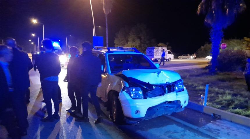 Antalya'da pikap ile hafif ticari aracın çarpıştığı kazada 5 kişi yaralandı