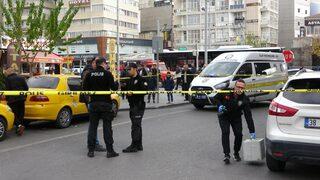 Sokak ortasında kanlı kavga... Yanlışlıkla babasını ve kardeşini vurdu! Dehşet anları kamerada