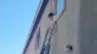 Film gibi hikaye: Ailesi tarafından 1 yıl boyunca bir odaya kapatılıp aç susuz bırakıldı! Tişörtleri birbirine bağlayıp...