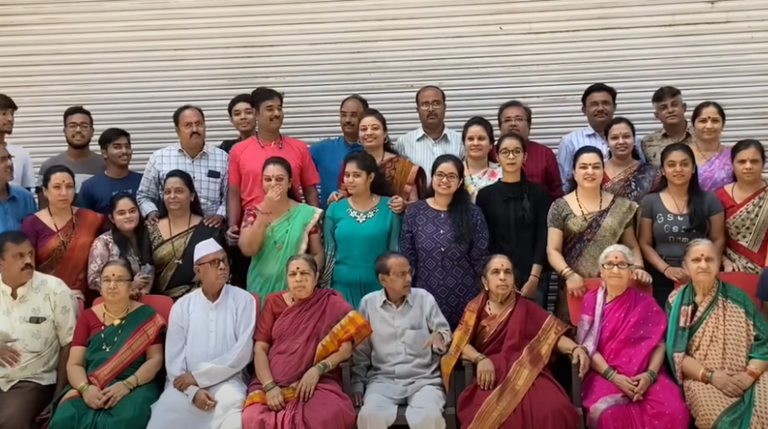 Hepsi aynı evde yaşıyor! 72 kişilik Hint ailesi görenleri şaşkına çevirdi... “Günde 10 litre süt alıyoruz"