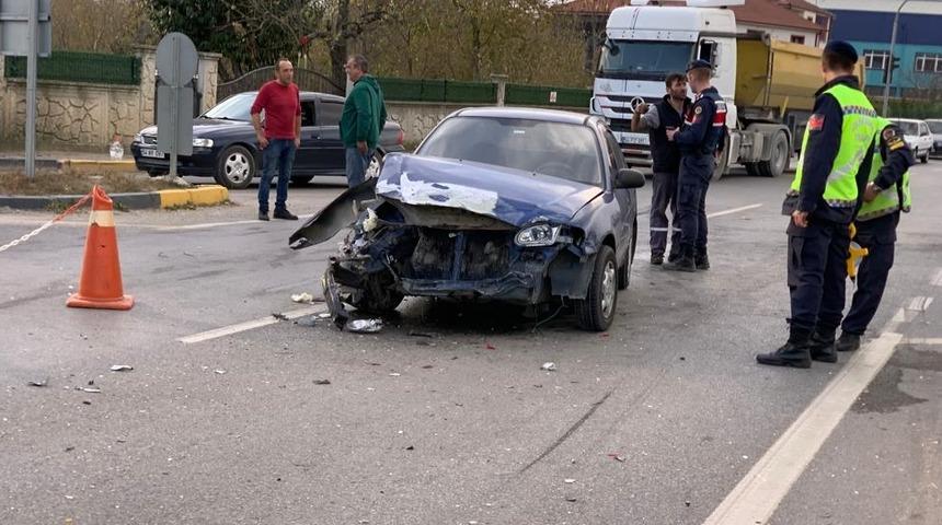 Sakarya'da motosiklet sürücüsünün öldüğü kaza güvenlik kamerasınca görüntülendi