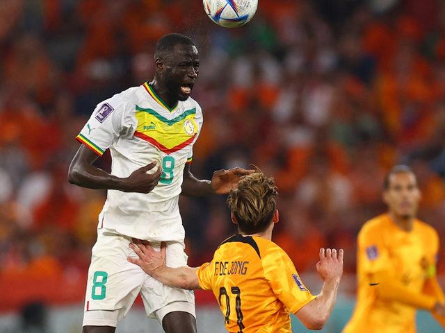 Frenkie de Jong'un Kouyaté'ye yaptığı hareket tepki çekti!