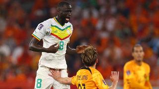 Hollanda-Senegal maçında Frenkie de Jong'un Kouyaté'ye yaptığı hareket tepki çekti!