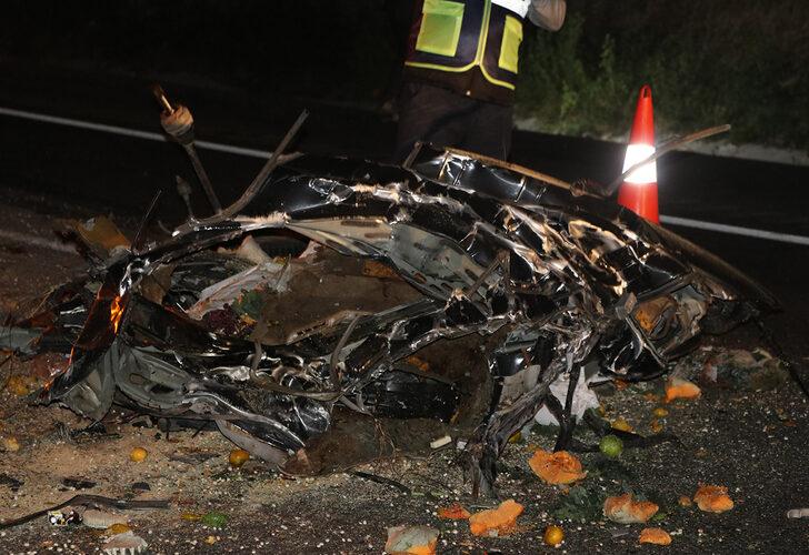 Kocaeli'de korkunç kaza! Araçtan eser kalmadı... Üç kişi hayatını kaybetti