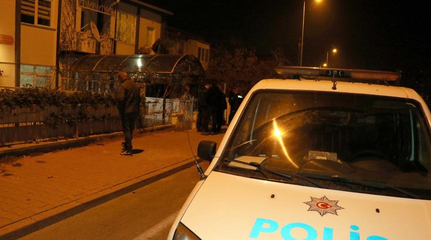 Yolda yürürken pompalı tüfekle vuruldu