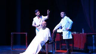 Ünlü oyuncular, sahneledikleri tiyatro oyununu Amasya'daki kazada kaybettikleri meslektaşlarına ithaf etti