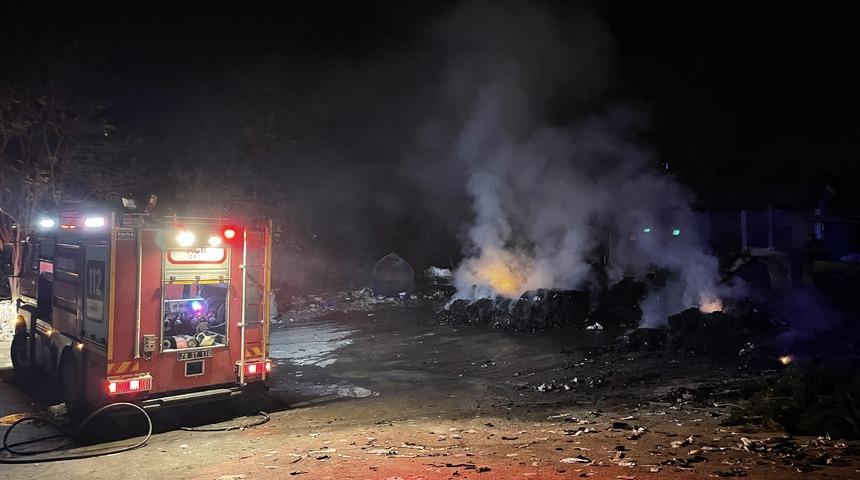 Geri dönüşüm tesisinde çıkan yangın söndürüldü