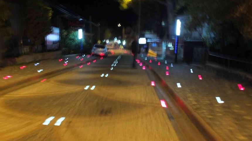 Burhaniye’de şehir magandaları yol aydınlatmalarına zarar veriyor