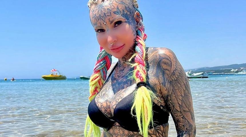 Polonya’nın en dövmeli kadını olmayı başardı! Vücudunun %96’sı dövmelerle kaplı... “Acıdan bacaklarım titredi”