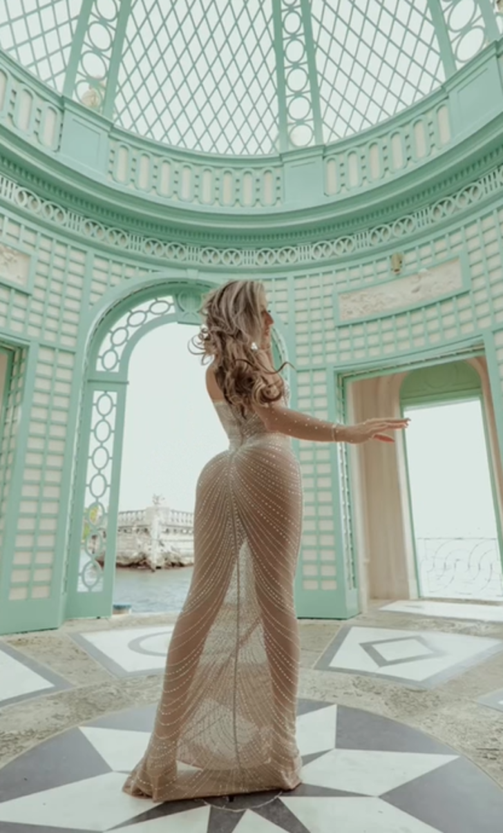 Yetişkin film yıldızı Abella Danger, doğum gününü böyle kutladı! Transparan elbisesiyle pozları olay yarattı G3