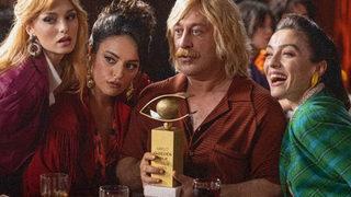 Cem Yılmaz Ey dernek seni ciddiyete davet ediyorum diyerek paylaştı