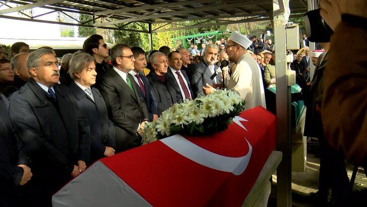 Hıncal Uluç toprağa verildi! Tansu Çiller'den Mehmet Ağar'a pek çok isim oradaydı... G2