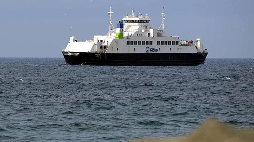 Gökçeada ve Bozcaada feribot seferlerine fırtına engeli