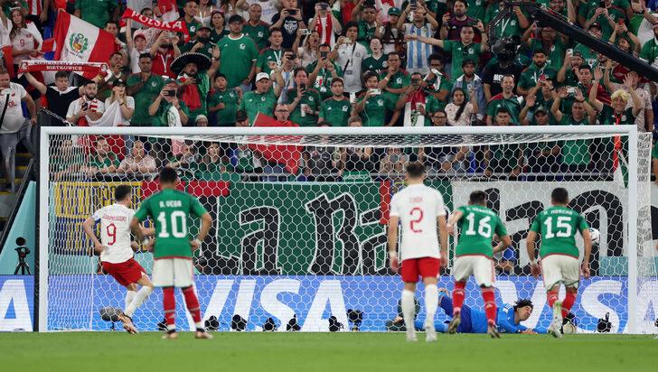 Dünya Kupalarının değişilmez kalecisi Guillermo Ochoa! Lewandowski'nin penaltısını kurtardı G1