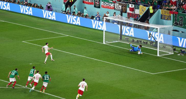 Dünya Kupalarının değişilmez kalecisi Guillermo Ochoa! Lewandowski'nin penaltısını kurtardı G3
