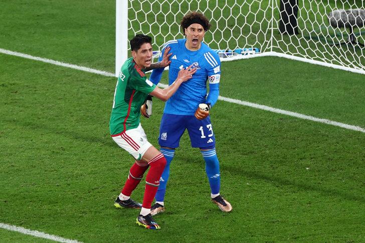 Dünya Kupalarının değişilmez kalecisi Guillermo Ochoa! Lewandowski'nin penaltısını kurtardı G4