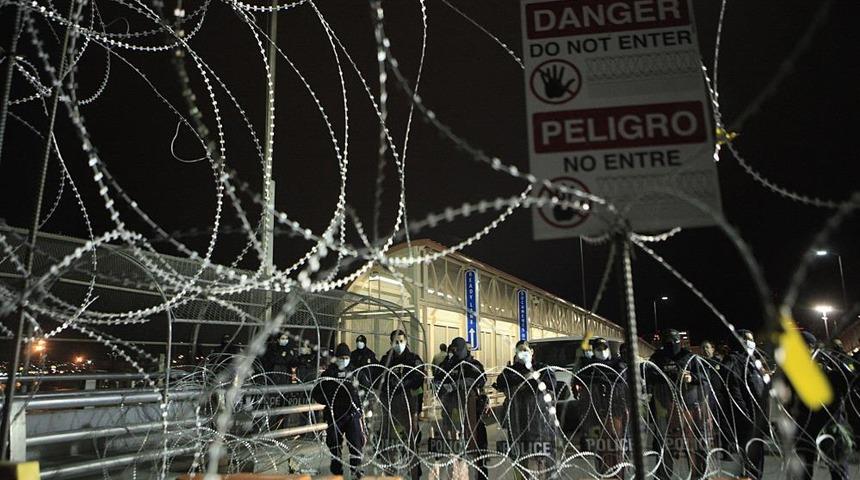 Texas Eyaleti yasadışı göçle mücadele için Meksika sınırına zırhlı araç ve asker konuşlandırıyor