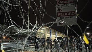 Texas Eyaleti yasadışı göçle mücadele için Meksika sınırına zırhlı araç ve asker konuşlandırıyor