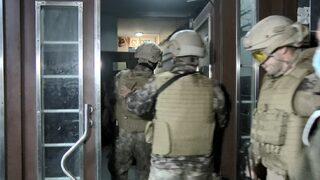 İstanbul’da polisten 'şok evi' operasyonu! Özel harekat da katıldı, çok sayıda kaçak göçmen yakalandı