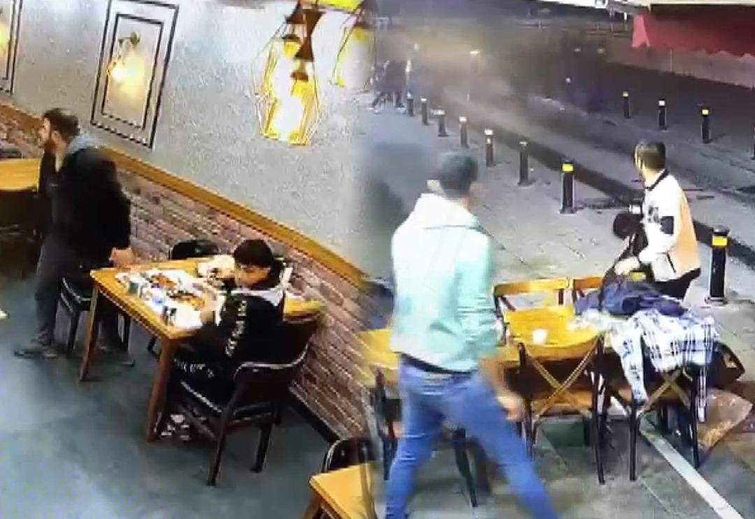 D&uuml;zce'deki deprem sonrası panik anları kamerada! İstanbul'da vatandaşlar depreme b&ouml;yle yakalandı