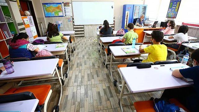 Bolu'da okullar tatil mi? Düzce depremi sonrası Bolu'da okullar tatil mi edildi? Valilikten son dakika açıklaması!