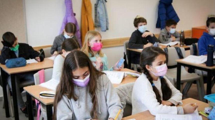 Deprem sonrası İstanbul'da okullar tatil mi? Hangi şehirlerde okullar tatil edildi? Zonguldak, Düzce, Bolu, Kocaeli ve Sakarya'da son durum!