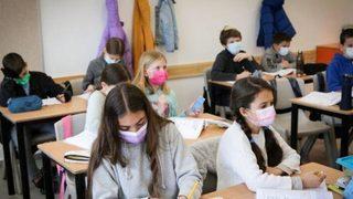 Deprem sonrası İstanbul'da okullar tatil mi? Hangi şehirlerde okullar tatil edildi? Zonguldak, Düzce, Bolu, Kocaeli ve Sakarya'da son durum!