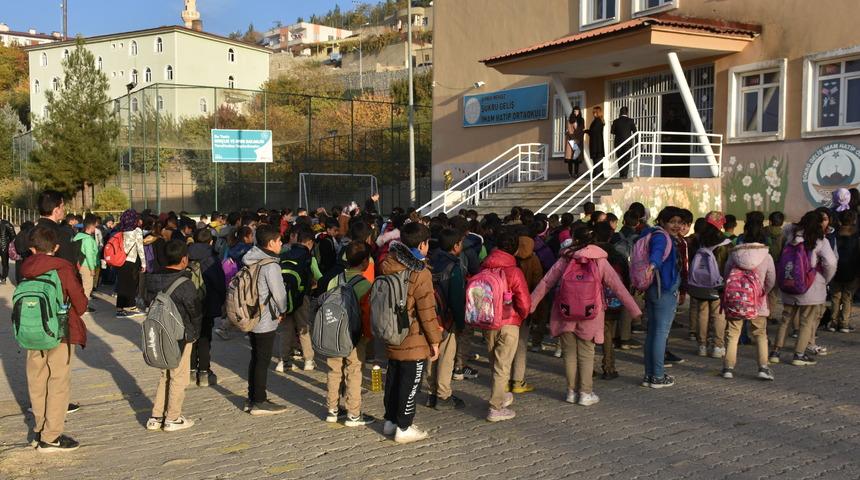 YPG/PKK'lı teröristlerin katlettiği Ayşenur öğretmen Şırnak'taki okullarda törenle anıldı