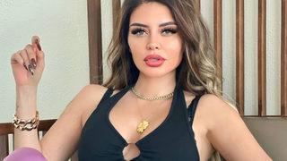 Ebru Polat duş sonrası yataktan paylaştı! Pembe havlusuna sarılıp...