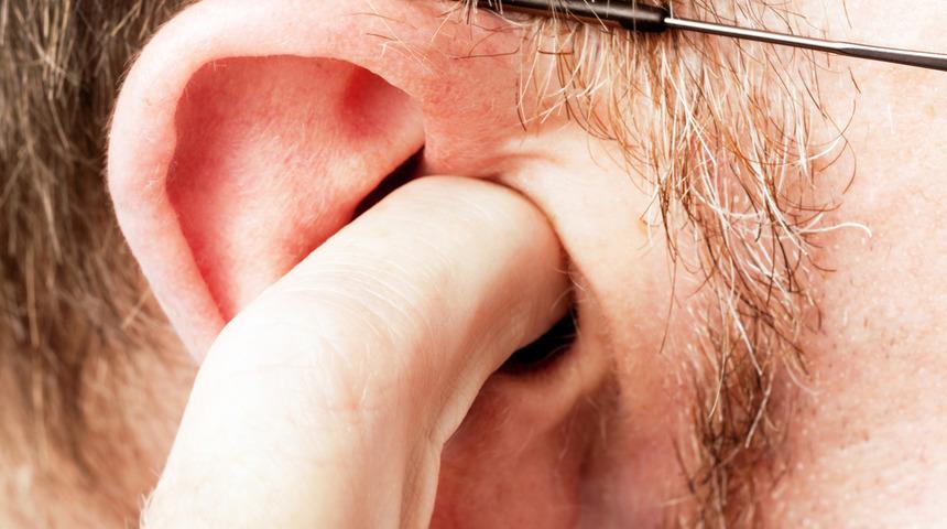 Patlatırsanız sağır kalabilirsiniz! Sinir bozucu kulak sivilcesinden doğal yöntemlerle kurtulun
