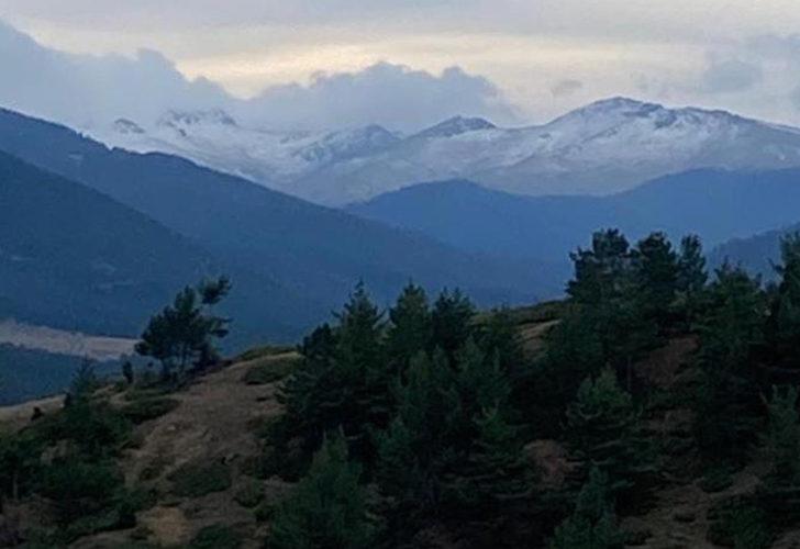 Bolu'ya mevsimin ilk karı düştü! O anları sosyal medya fenomeni paylaştı