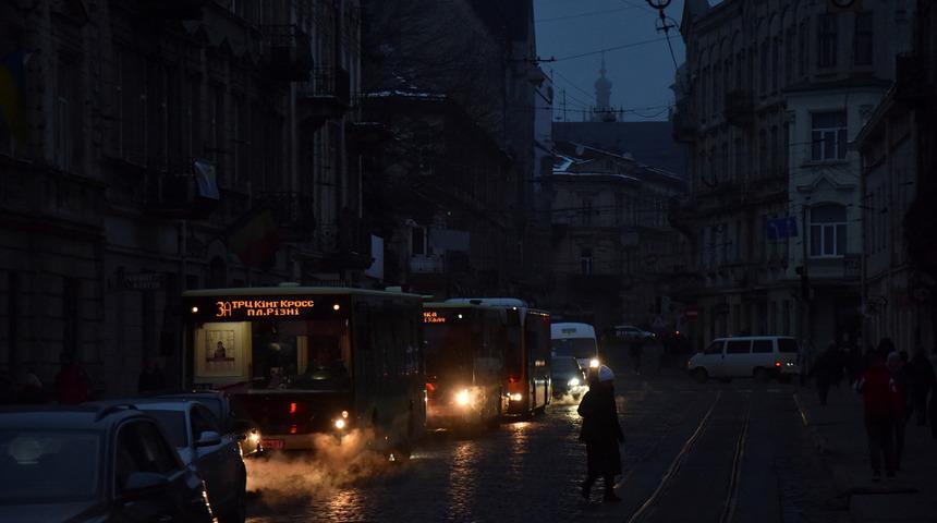 Rusya'dan geniş çaplı saldırı! Füzeleri bir bir ateşlediler: İki Avrupa ülkesi karanlığa gömüldü