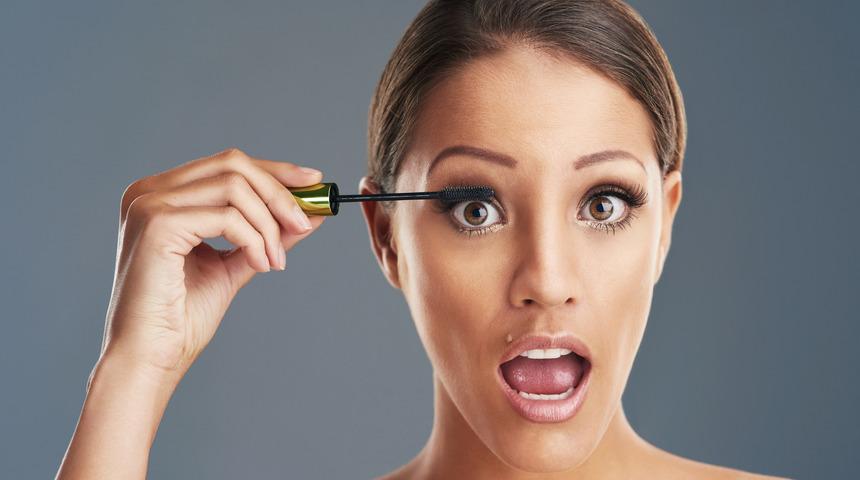 Kadınlar rimel sürerken neden ağızlarını açar?