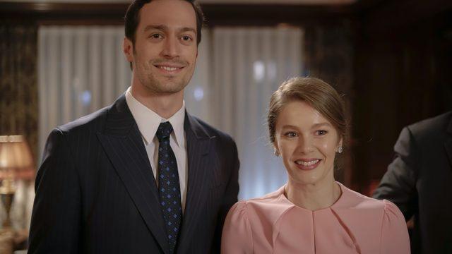 Herkesin merak ettiği soruyu Gülseren Budayıcıoğlu yanıtladı! Camdaki Kız gerçekte kimin, hangi ailenin hikayesi? 