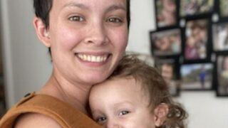 Ebeveynliği tartışılıyor: Çocuklarımın kum yemesine izin veriyorum, kahve içiriyorum 