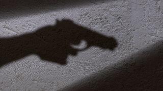 O ülkede yer yerinden oynadı! Önüne çıkan herkesi vurdu ve... Eşiyle ilgili o ihtimal dikkat çekti