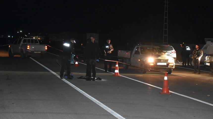 Hakkari'de iki aracın çarptığı kişi hayatını kaybetti