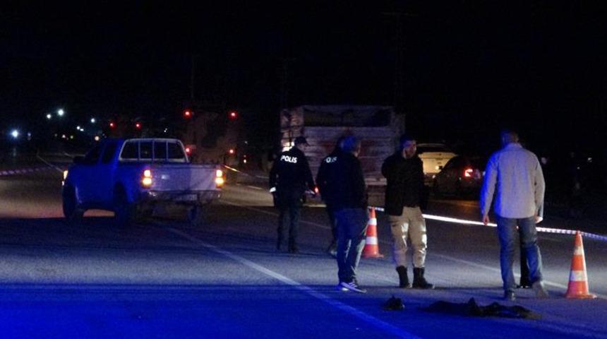 İki araç çarptı! Karşı şeride savrulan şahsın feci sonu...