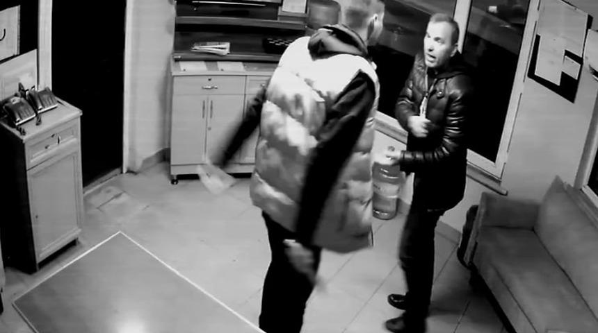 Taksici ile müşteri kavga etti! Para üstü tartışması kanlı bitti