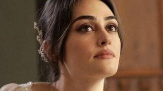 İç çamaşırı reklamıyla gündem olmuştu! Esra Bilgiç tarzıyla beğeni topladı